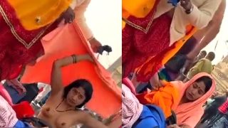 Desi Boudi After Bath Outdoor Changing Dress New Clips